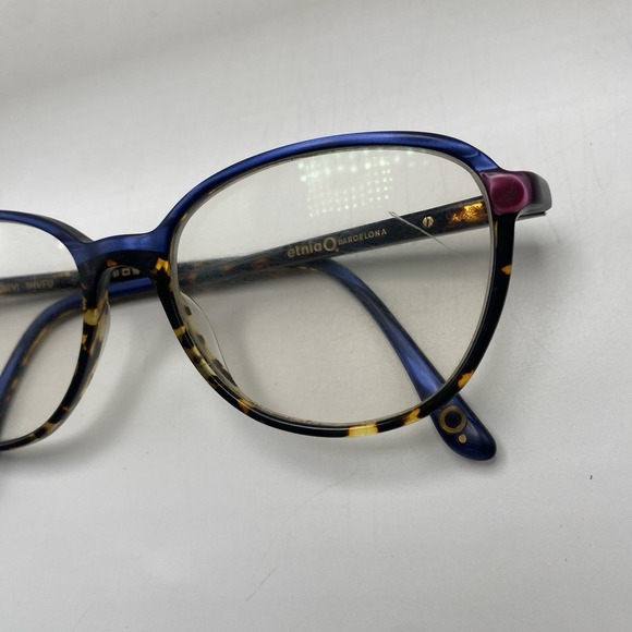 Elegant Tortoise and Blue Women's Sunglasses - Picture 8 of 16